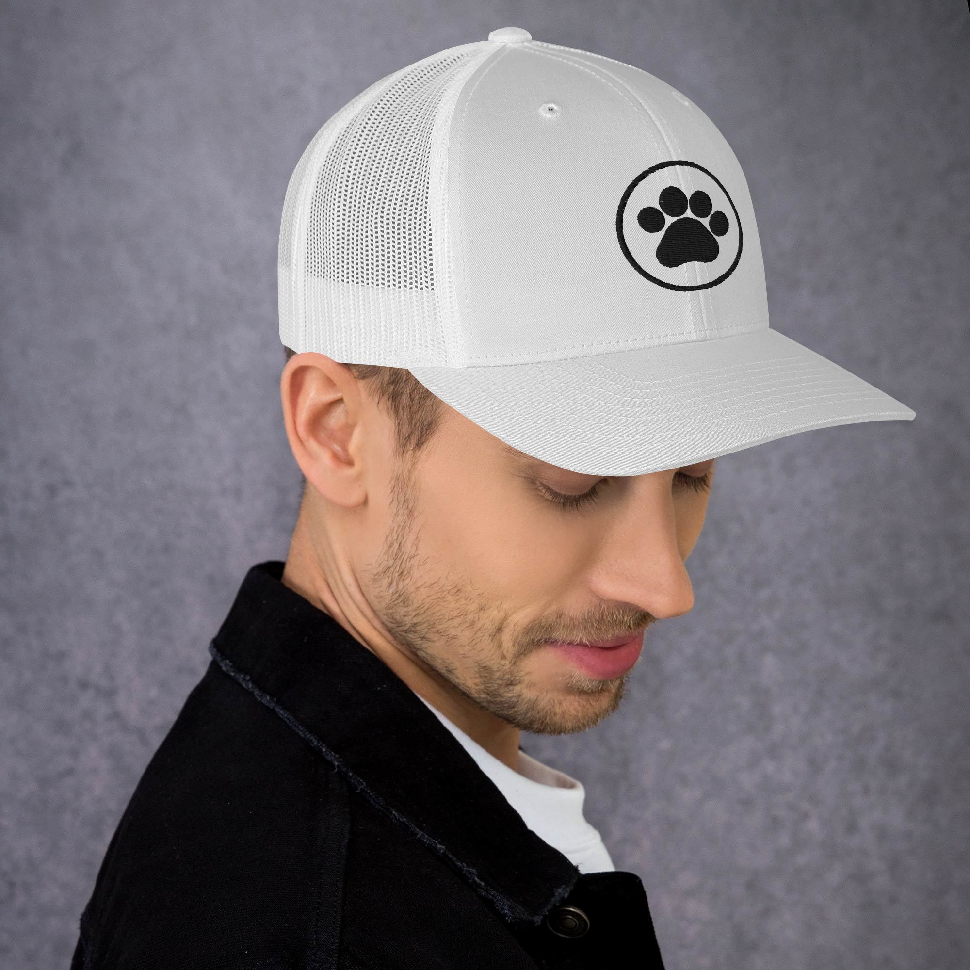 Trucker Cap With Black Color Pet Leg - Image 30