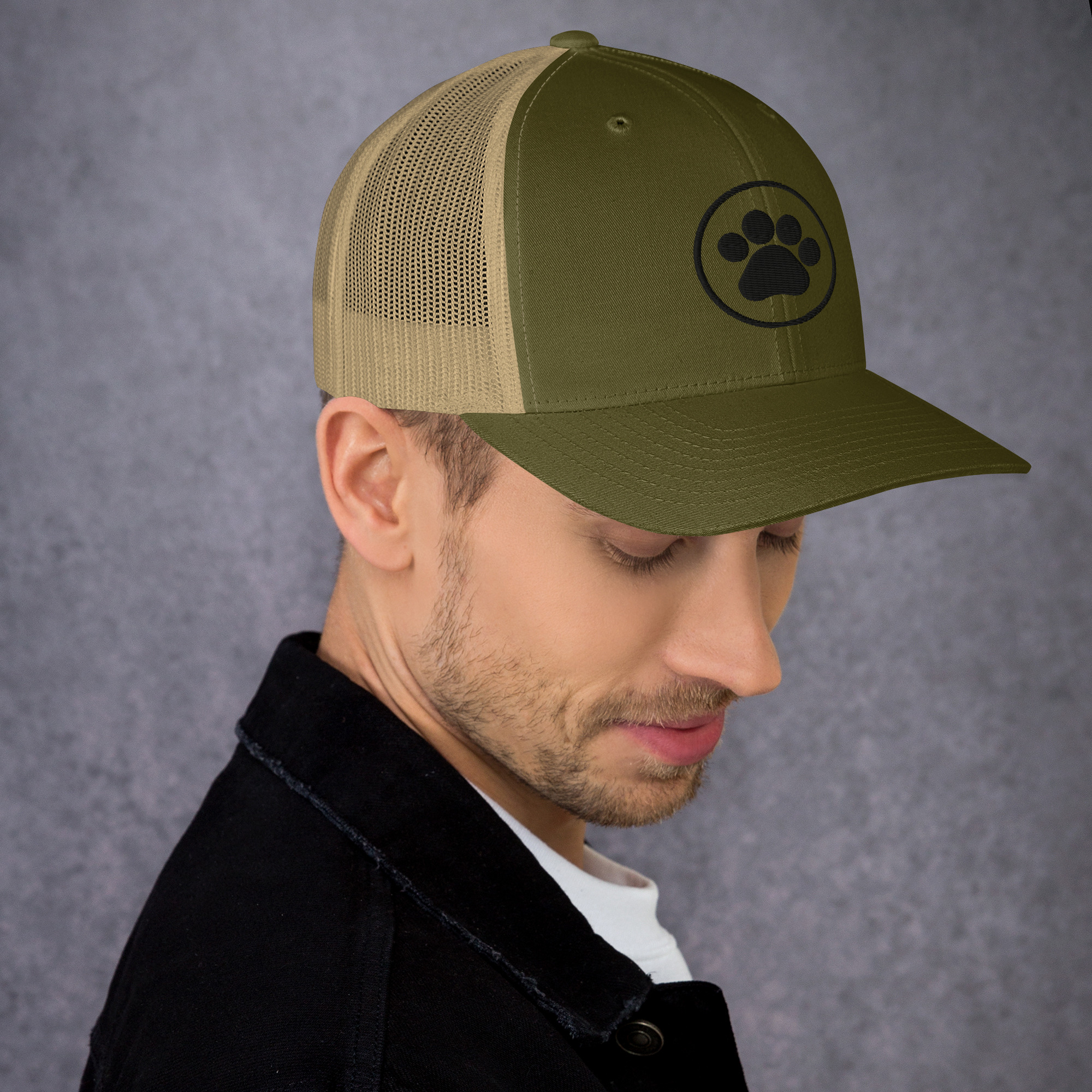 Trucker Cap With Black Color Pet Leg - Image 27