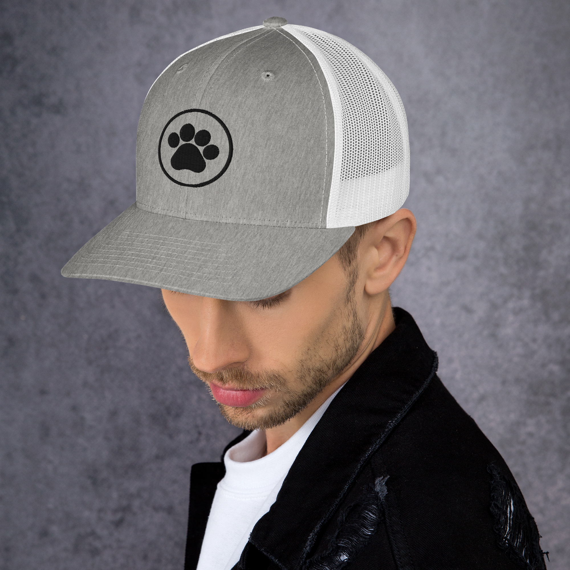 Trucker Cap With Black Color Pet Leg - Image 17