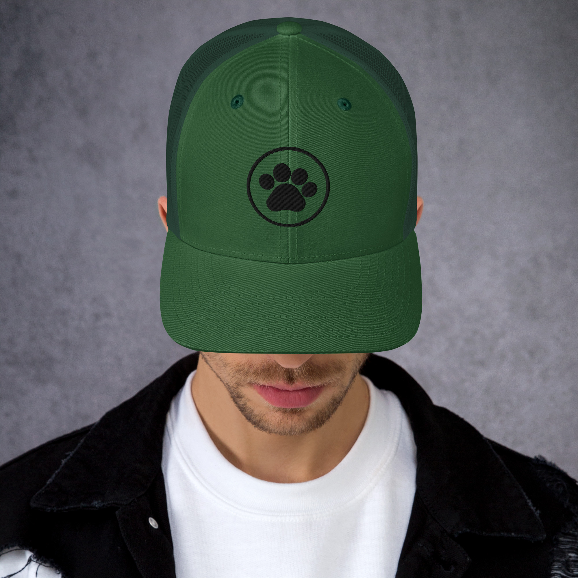 Trucker Cap With Black Color Pet Leg